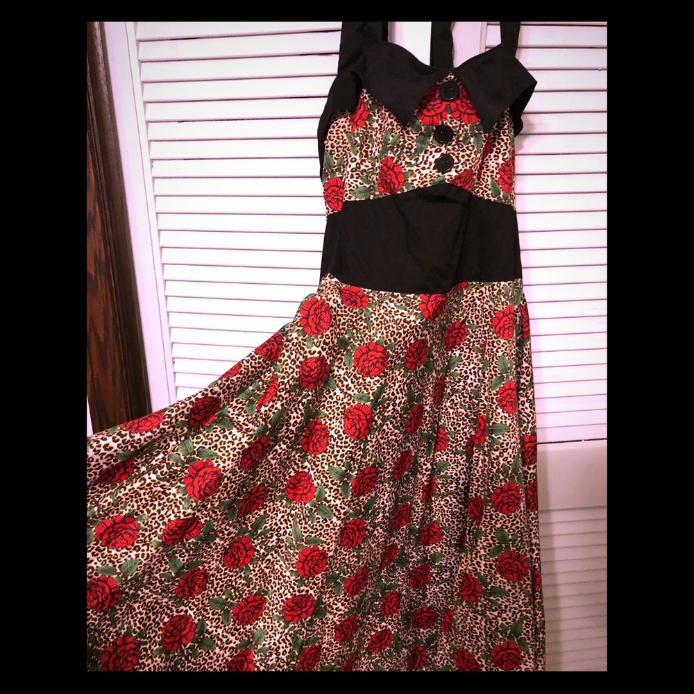 Leopard print retro style dress with red roses 🌹